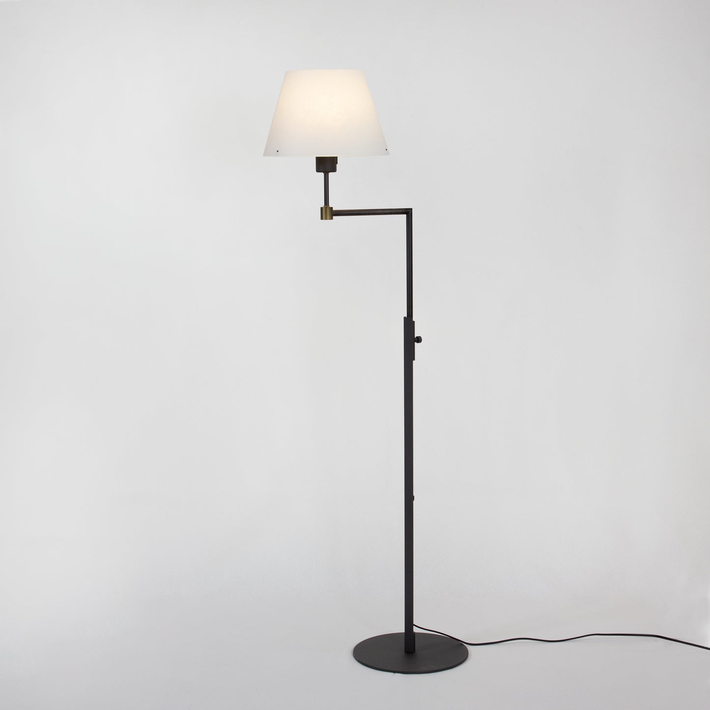 Vega floor lamp angle