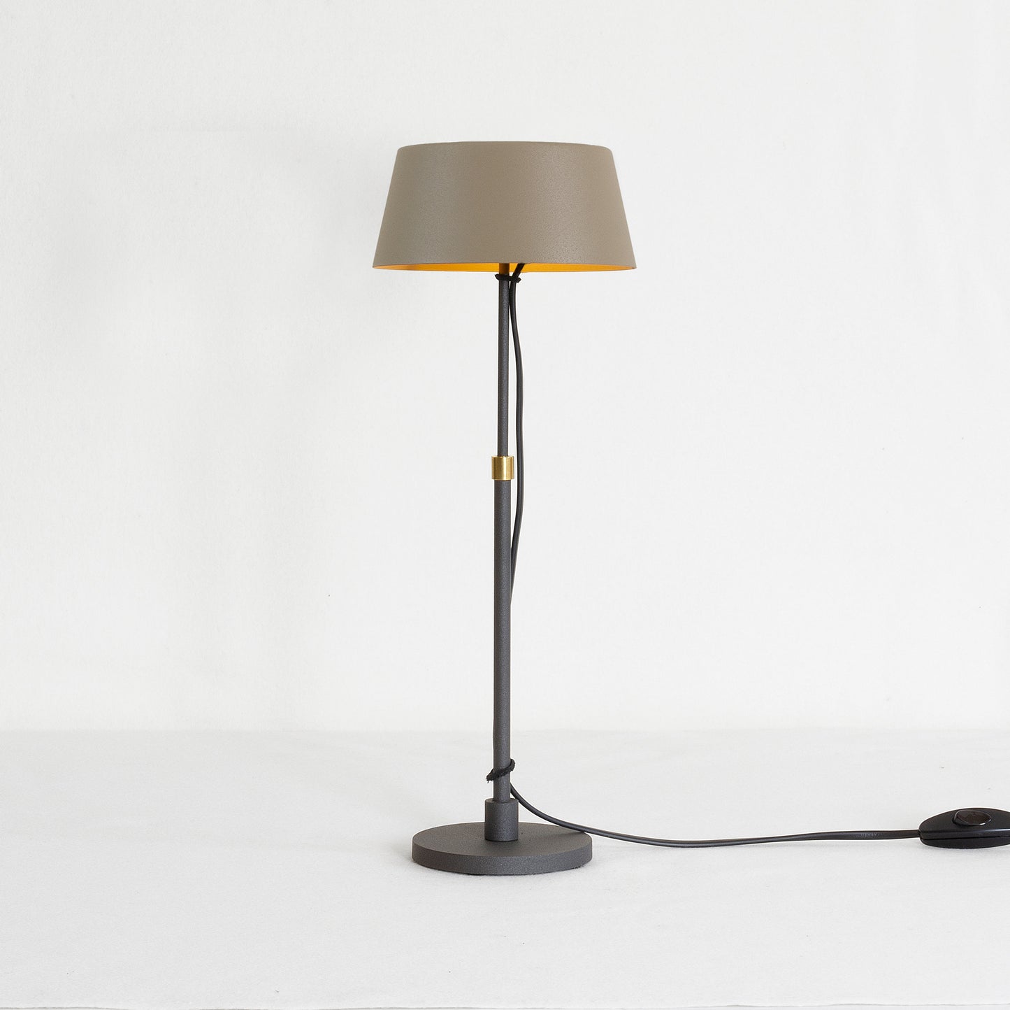 Karl bordslampa liten