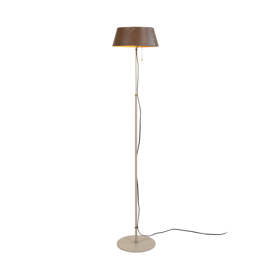 Karl golvlampa med mörkbrun läderskärm