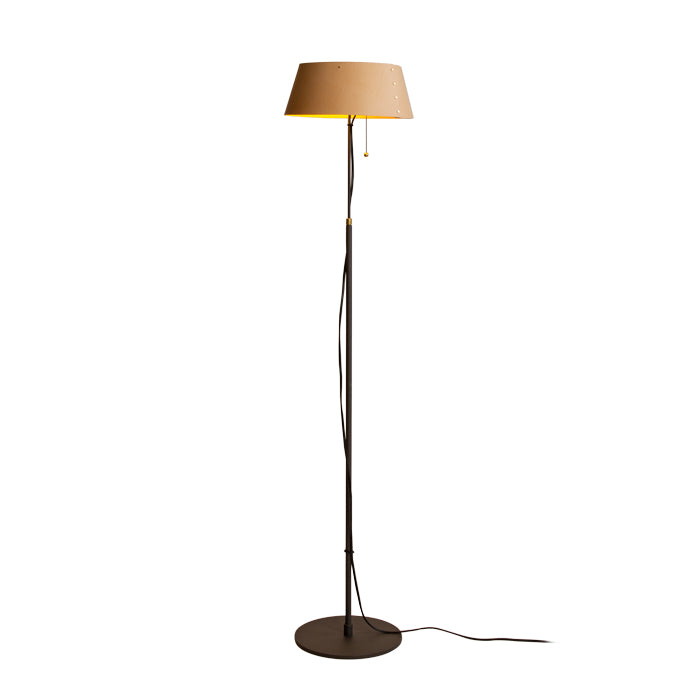 Karl golvlampa med läderskärm i natur från Zlamp