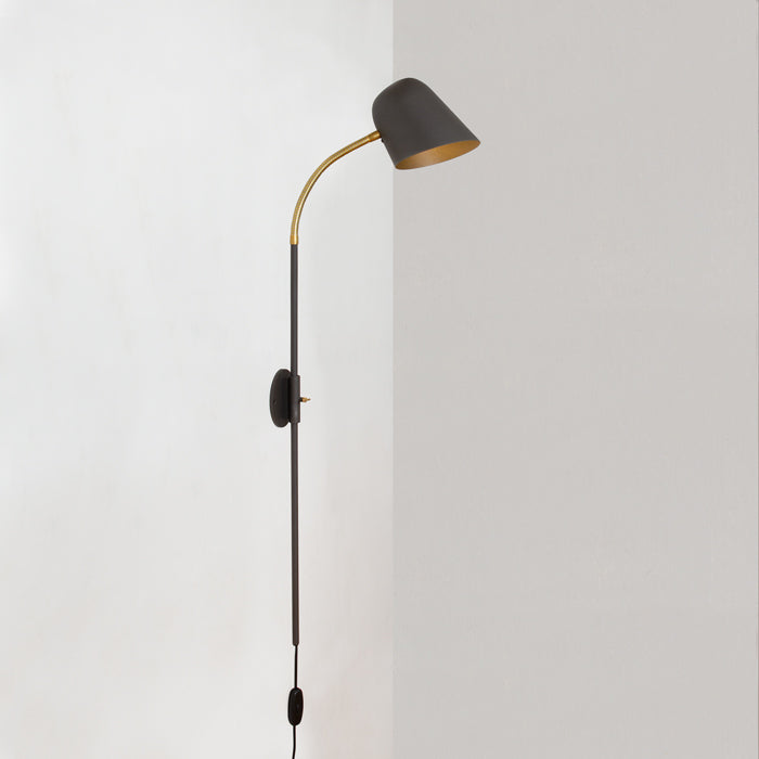 Q15 vägglampa långt rör