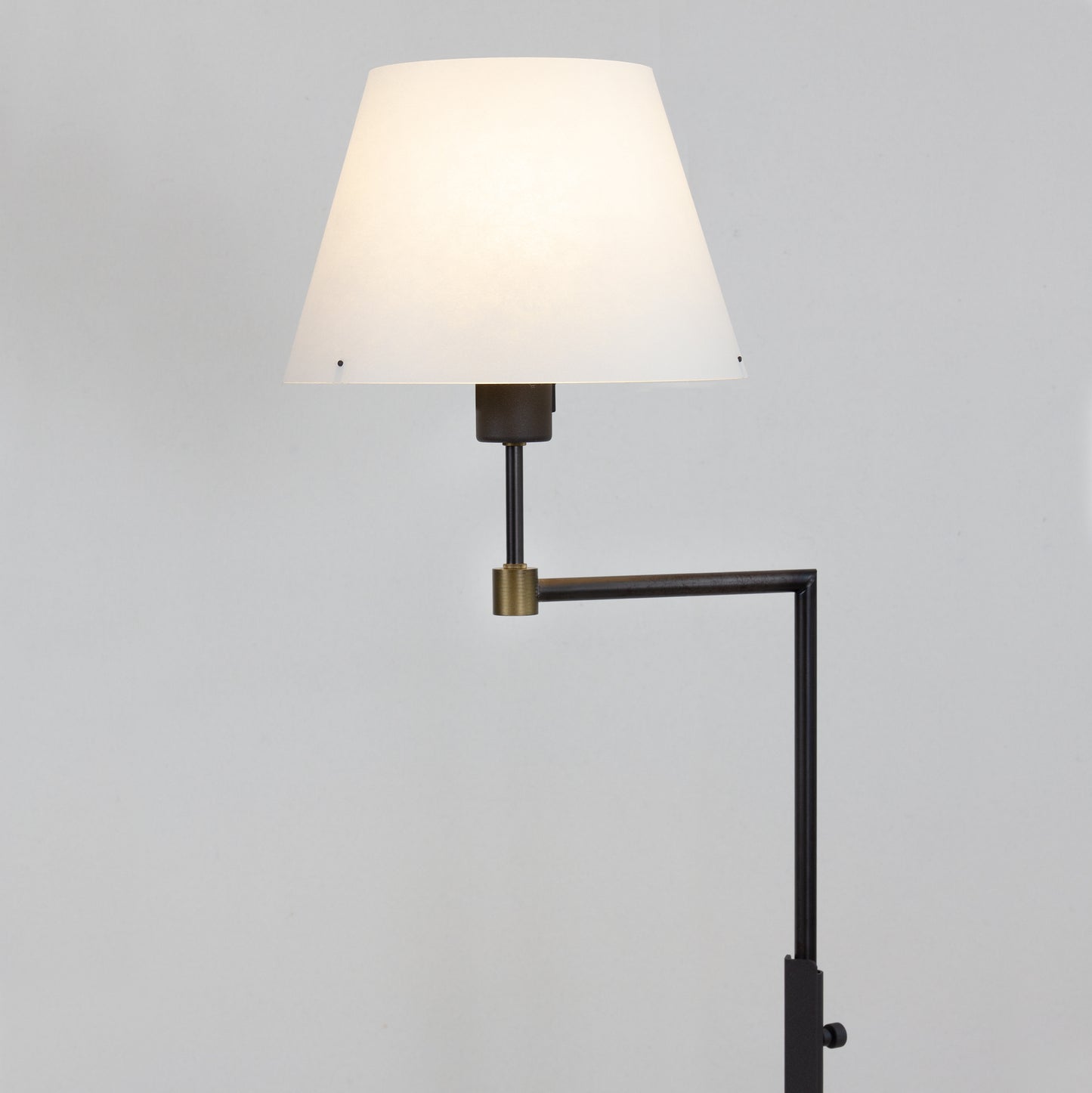 Vega floor lamp angle