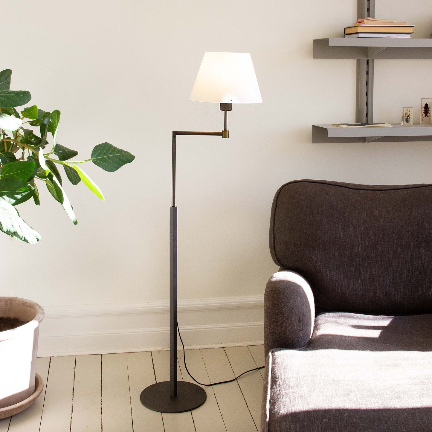 Vega floor lamp angle