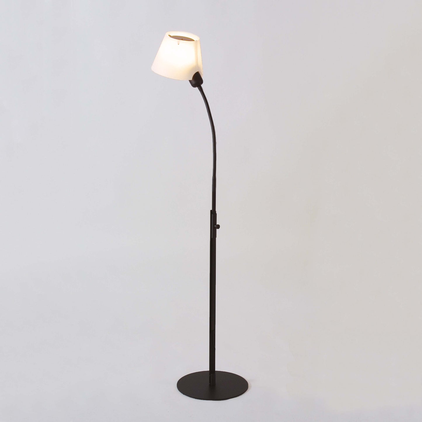Vega golvlampa böjbar