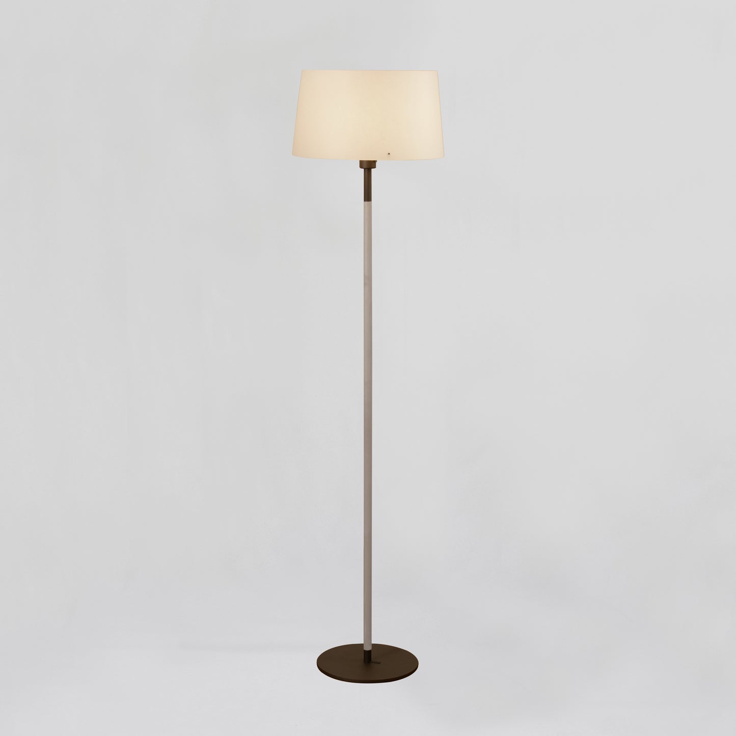 Z trä golvlampa björk