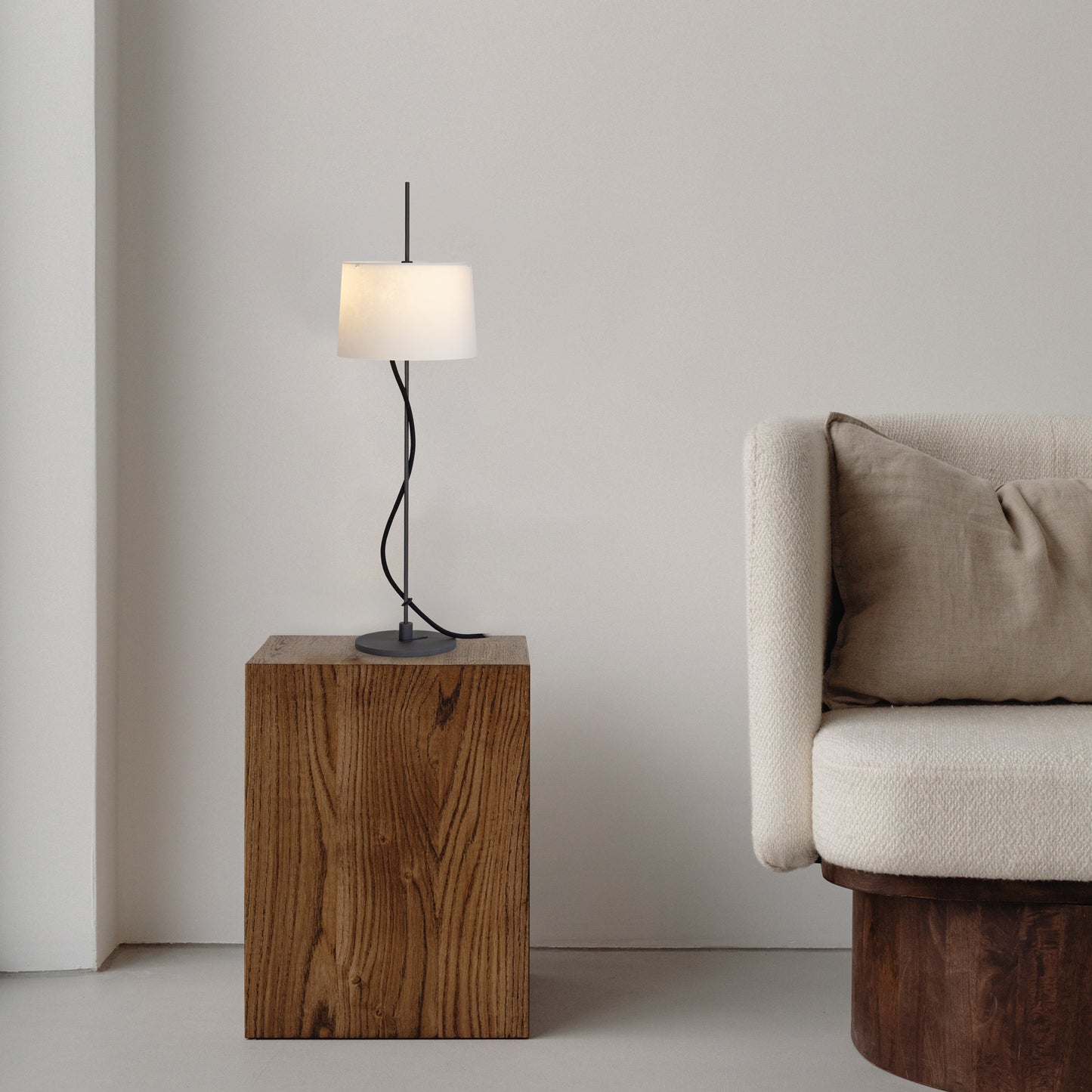 Z-corded table lamp