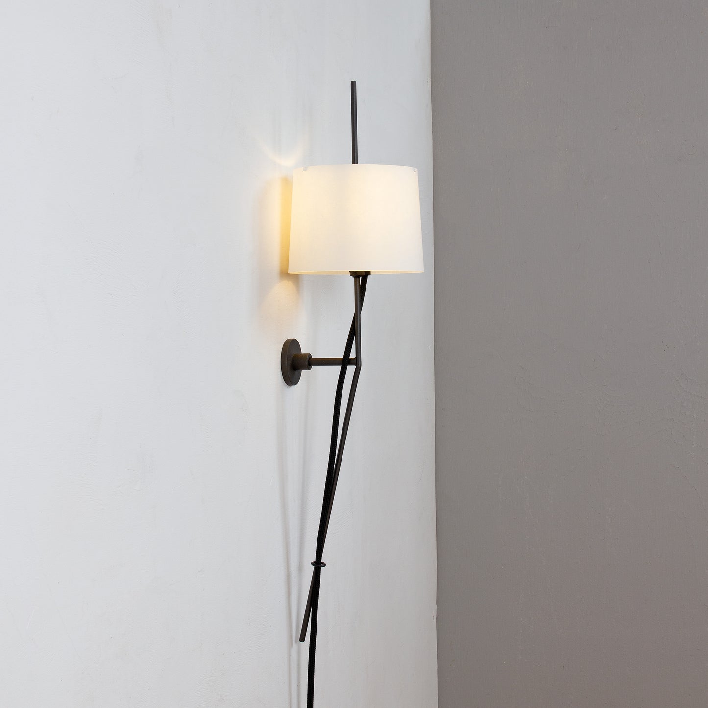 Zladdbarnet wall lamp