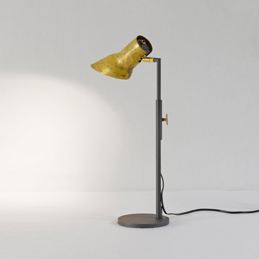 Q10 table lamp