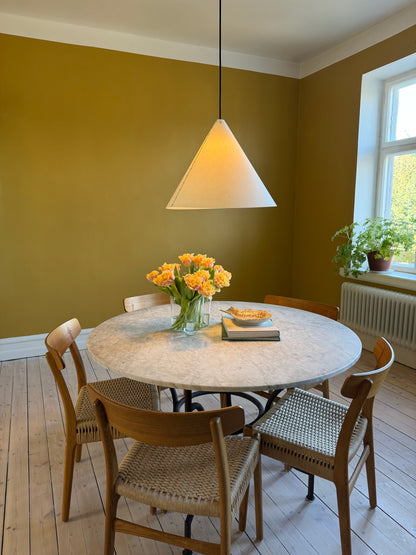 Spiss pendel 48 cm – stor pendellampa i vitt | Zlamp