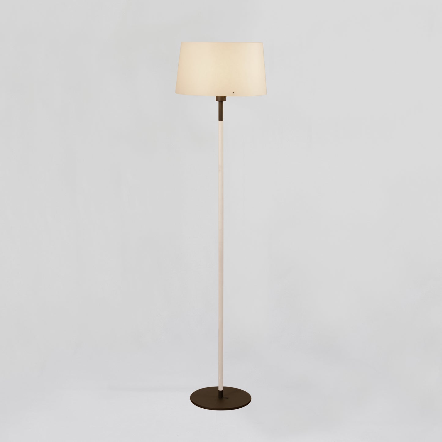 Z trä golvlampa björk